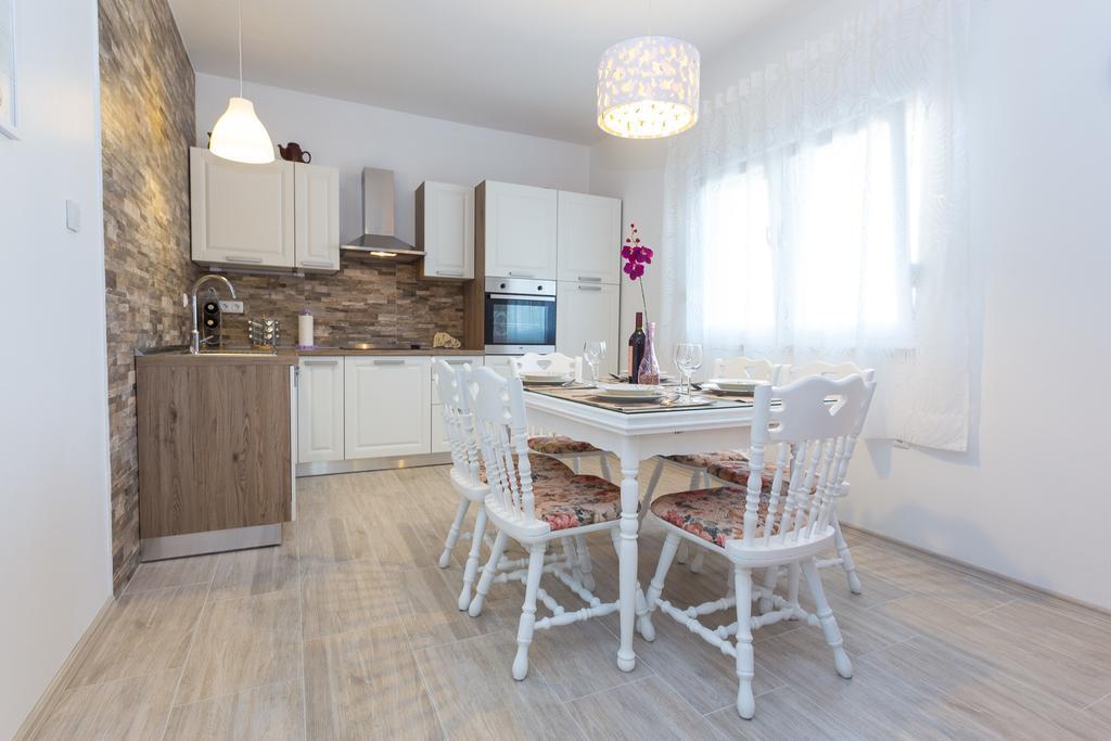 Apartment Perunika ザダル エクステリア 写真